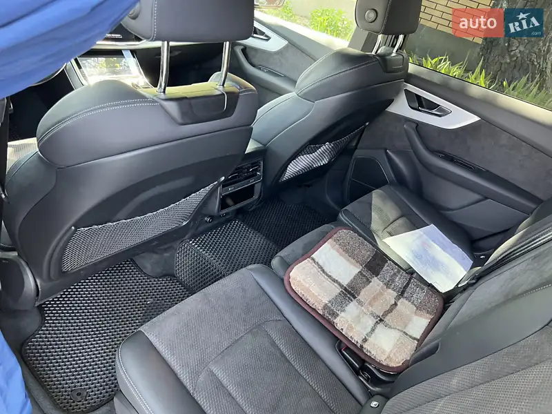 Внедорожник / Кроссовер Audi Q7 2022 в 