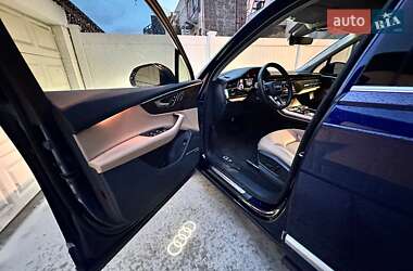 Внедорожник / Кроссовер Audi Q7 2020 в 
