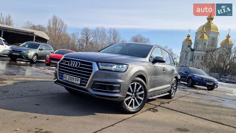 Внедорожник / Кроссовер Audi Q7 2016 в 