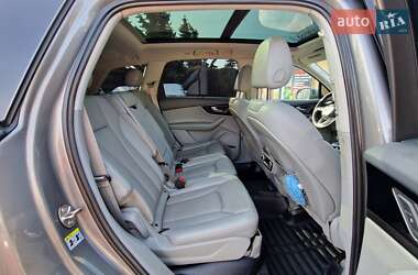 Внедорожник / Кроссовер Audi Q7 2016 в 