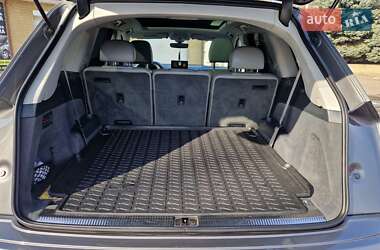 Внедорожник / Кроссовер Audi Q7 2016 в 