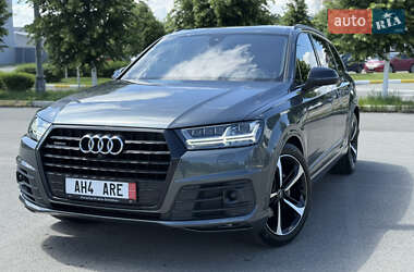 Позашляховик / Кросовер Audi Q7 2018 в 