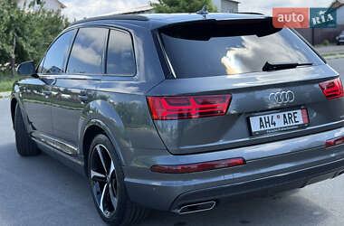 Позашляховик / Кросовер Audi Q7 2018 в 