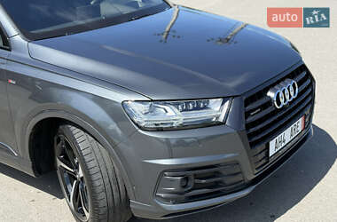 Позашляховик / Кросовер Audi Q7 2018 в 