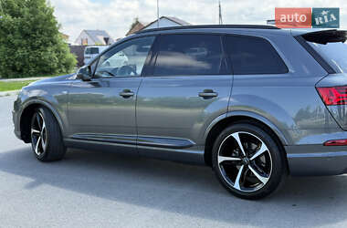 Позашляховик / Кросовер Audi Q7 2018 в 