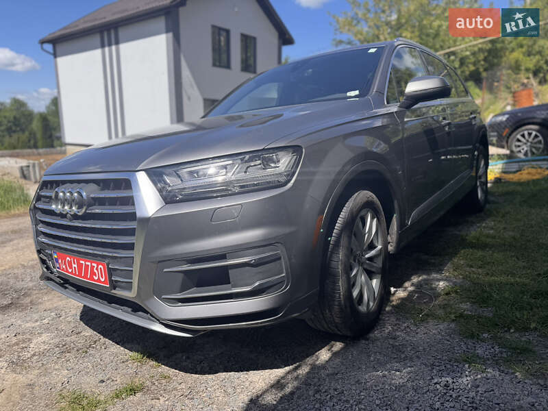 Внедорожник / Кроссовер Audi Q7 2017 в 