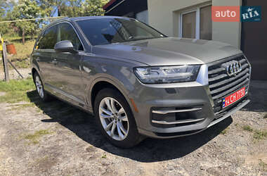 Внедорожник / Кроссовер Audi Q7 2017 в 