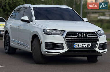 Позашляховик / Кросовер Audi Q7 2016 в 