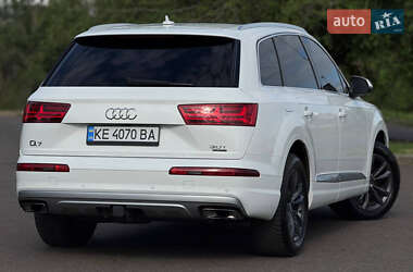 Позашляховик / Кросовер Audi Q7 2016 в 