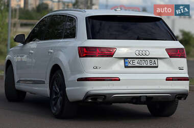 Позашляховик / Кросовер Audi Q7 2016 в 