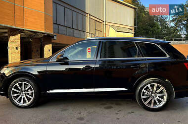 Внедорожник / Кроссовер Audi Q7 2016 в 