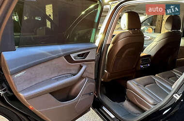 Внедорожник / Кроссовер Audi Q7 2016 в 