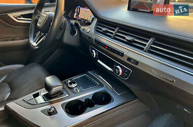 Внедорожник / Кроссовер Audi Q7 2016 в 