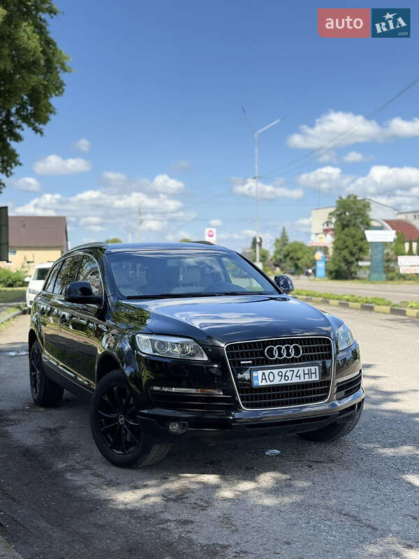 Внедорожник / Кроссовер Audi Q7 2006 в 