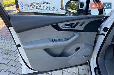 Внедорожник / Кроссовер Audi Q7 2017 в 