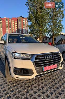 Внедорожник / Кроссовер Audi Q7 2016 в 