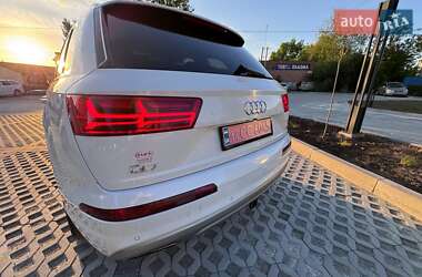 Внедорожник / Кроссовер Audi Q7 2017 в 