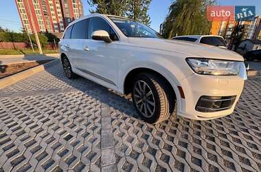 Внедорожник / Кроссовер Audi Q7 2017 в 