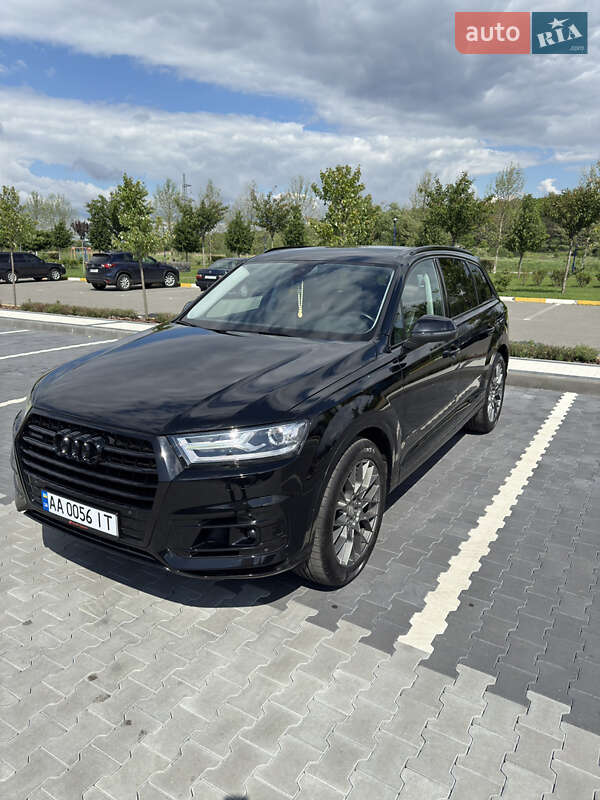 Позашляховик / Кросовер Audi Q7 2016 в 