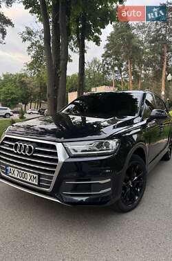 Внедорожник / Кроссовер Audi Q7 2017 в 