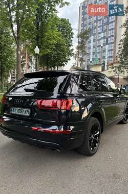 Внедорожник / Кроссовер Audi Q7 2017 в 