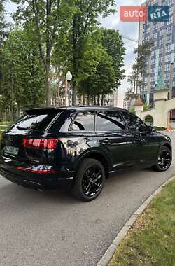 Внедорожник / Кроссовер Audi Q7 2017 в 