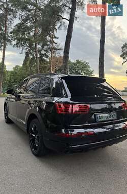 Внедорожник / Кроссовер Audi Q7 2017 в 