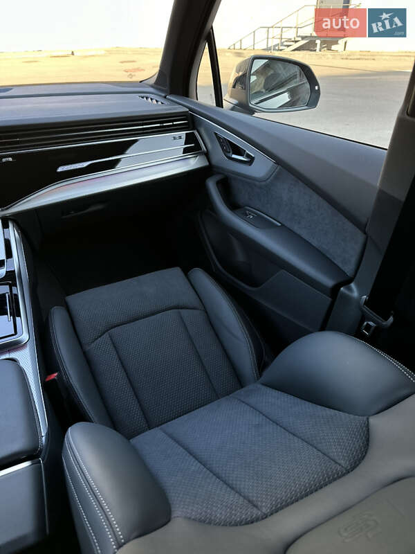 Внедорожник / Кроссовер Audi Q7 2025 в Киеве