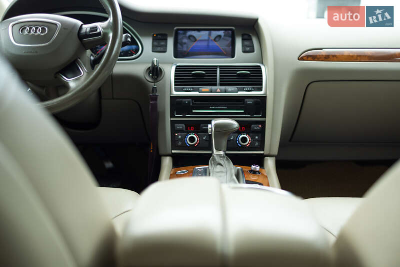 Позашляховик / Кросовер Audi Q7 2015 в Мукачевому