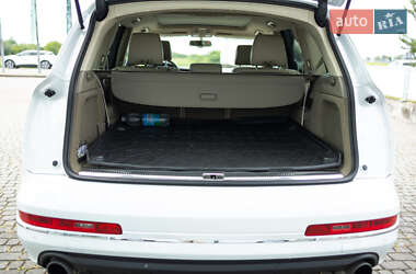 Внедорожник / Кроссовер Audi Q7 2015 в 