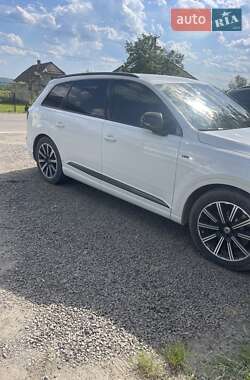 Внедорожник / Кроссовер Audi Q7 2017 в 
