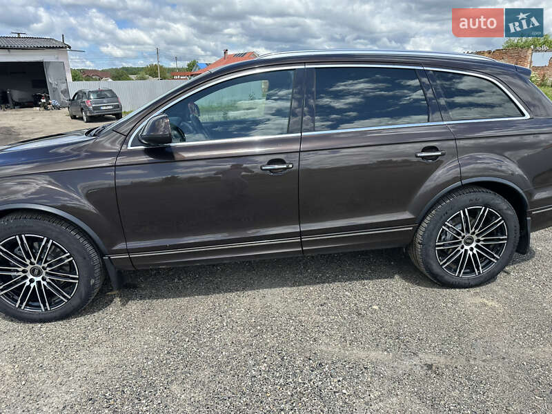 Позашляховик / Кросовер Audi Q7 2011 в Косові