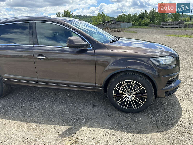 Позашляховик / Кросовер Audi Q7 2011 в Косові