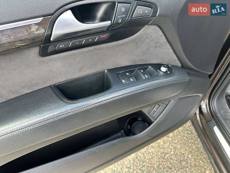 Позашляховик / Кросовер Audi Q7 2011 в Косові