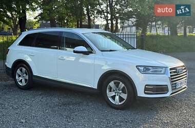 Внедорожник / Кроссовер Audi Q7 2015 в 
