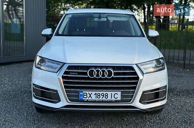 Внедорожник / Кроссовер Audi Q7 2015 в 