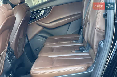 Внедорожник / Кроссовер Audi Q7 2017 в 