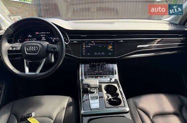 Позашляховик / Кросовер Audi Q7 2021 в 