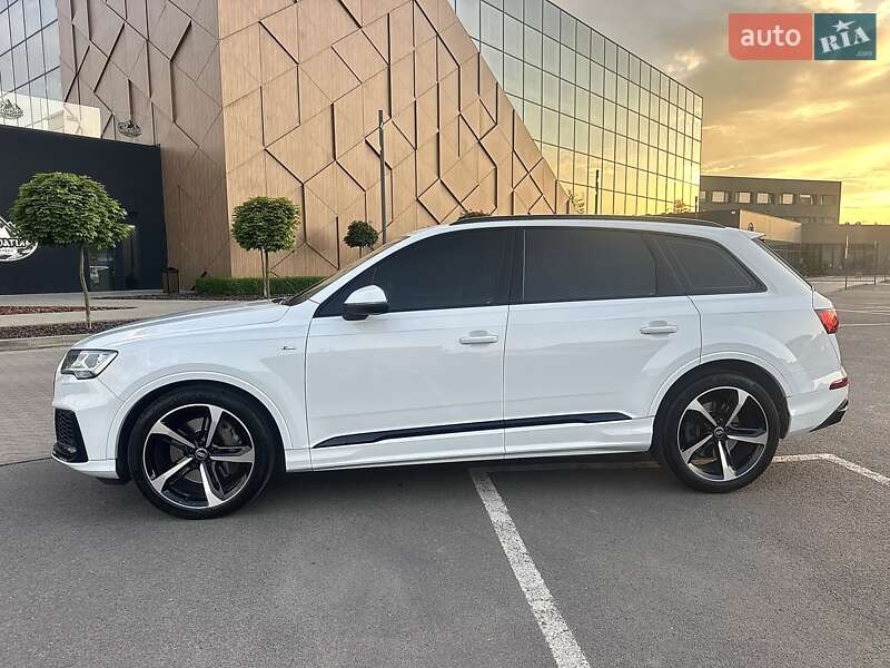 Позашляховик / Кросовер Audi Q7 2020 в Ужгороді