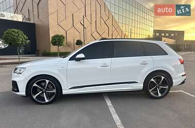 Позашляховик / Кросовер Audi Q7 2020 в 
