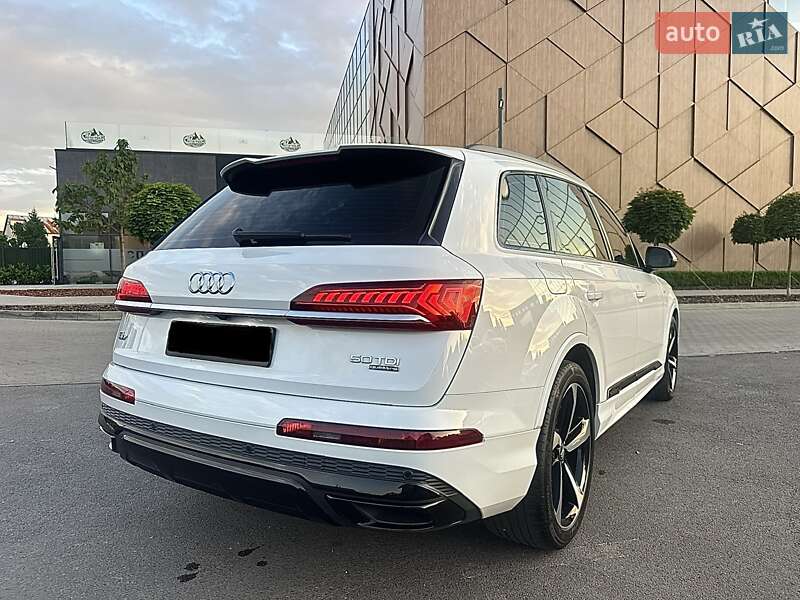 Позашляховик / Кросовер Audi Q7 2020 в Ужгороді