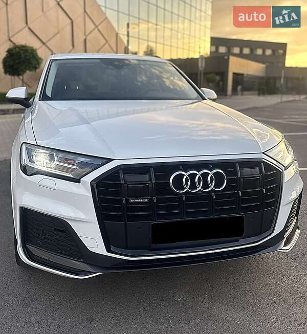 Позашляховик / Кросовер Audi Q7 2020 в Ужгороді
