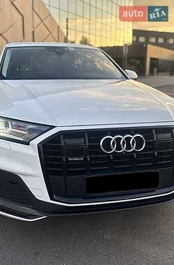 Позашляховик / Кросовер Audi Q7 2020 в 