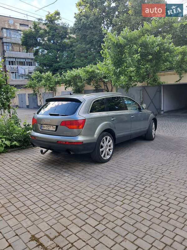 Внедорожник / Кроссовер Audi Q7 2006 в Измаиле