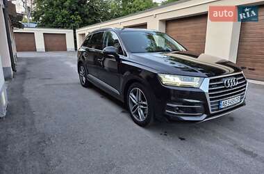 Позашляховик / Кросовер Audi Q7 2017 в 