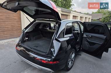 Позашляховик / Кросовер Audi Q7 2017 в 