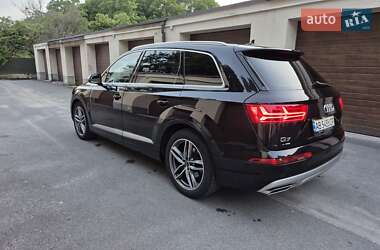 Позашляховик / Кросовер Audi Q7 2017 в 