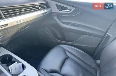 Внедорожник / Кроссовер Audi Q7 2017 в 