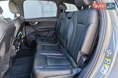 Внедорожник / Кроссовер Audi Q7 2017 в 