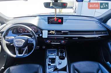 Внедорожник / Кроссовер Audi Q7 2017 в 